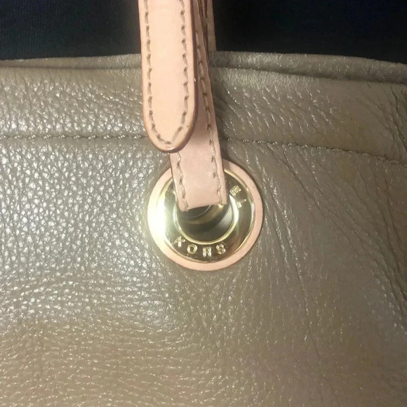 Michael Kors Bucket Bag - Picture 4 of 5